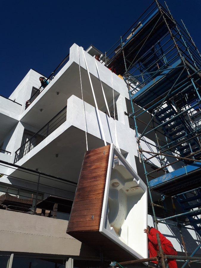 Hoisting a hot tub for long distance removals